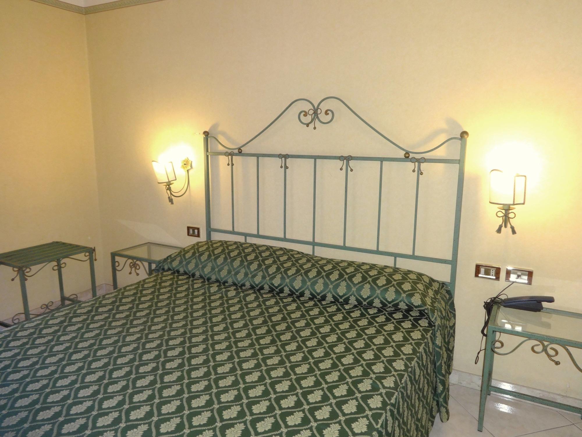 Hotel Centrale Europa Catania Luaran gambar