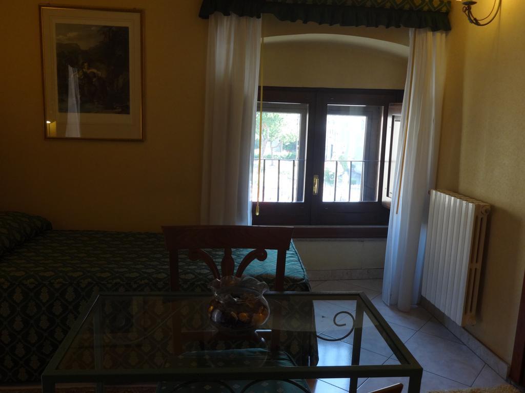 Hotel Centrale Europa Catania Bilik gambar